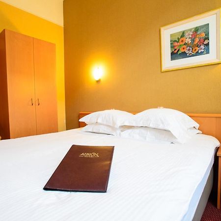Albion Hotel إبير المظهر الخارجي الصورة