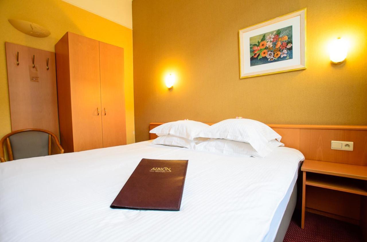 Albion Hotel إبير المظهر الخارجي الصورة